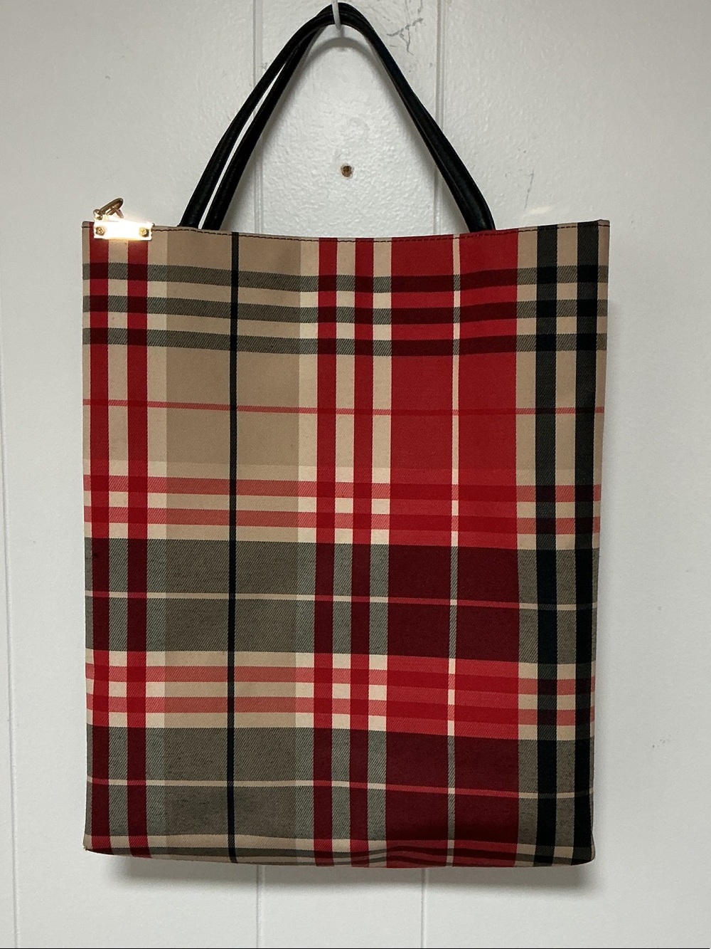 Burberry crossbody bag w/ authentication